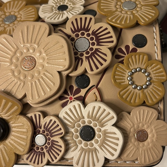 Coach Dinky Tea Rose Crossbody 38197 - Picture 2 of 14